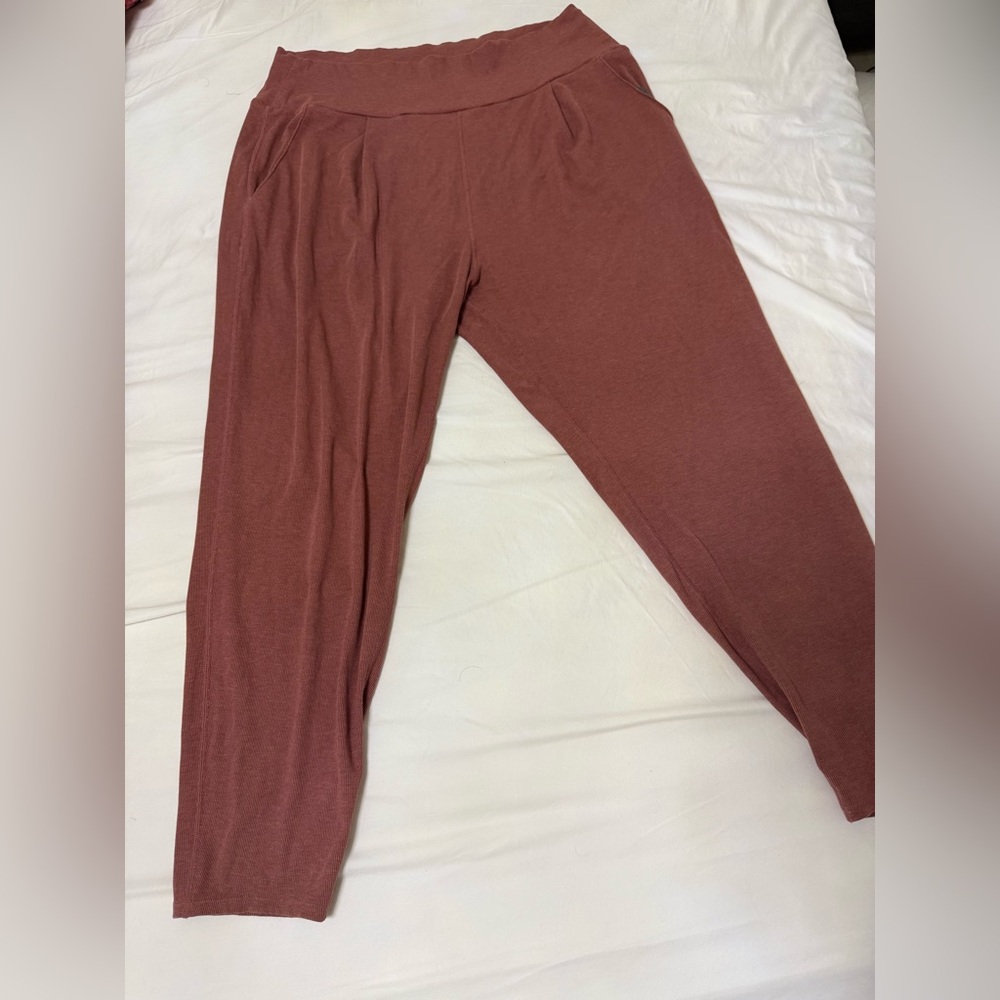 Vuori women’s pants coral / pink color thermal